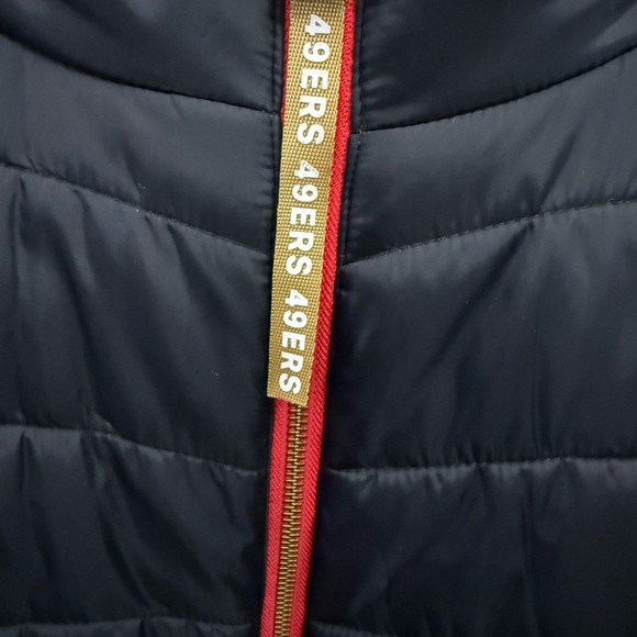 San Francisco 49ers Women’s Hooded Puffer Vest – Black & Red - Picture 5 of 6